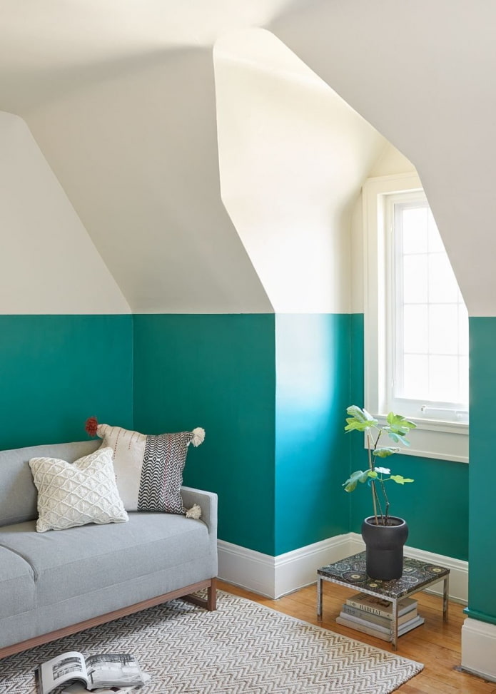 fundo verde no quarto do sótão