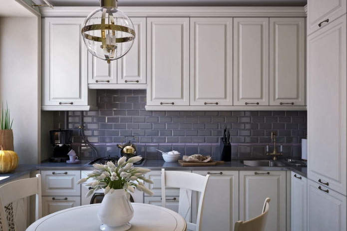 interior da cozinha em estilo neoclássico