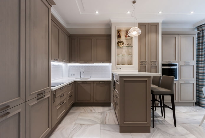 interior da cozinha em estilo neoclássico