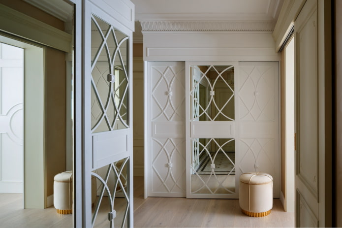 móveis no interior em estilo neoclássico