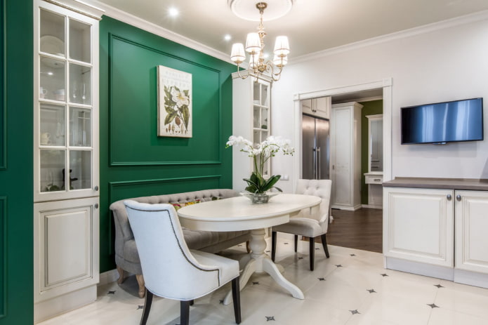 decoração de parede no interior em estilo neoclássico