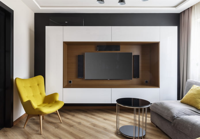 TV em um nicho de móveis no interior