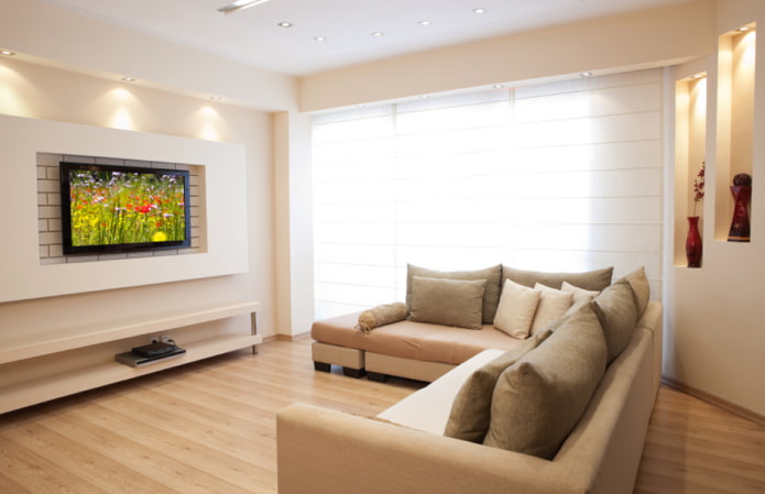 TV em um nicho de gesso cartonado no o interior