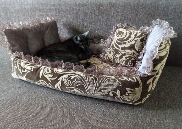 cama para gatos de uma colcha velha
