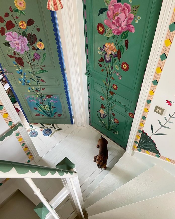 Pintando portas com flores