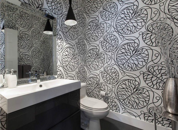 Papel de parede autoadesivo com padrão preto e branco no banheiro