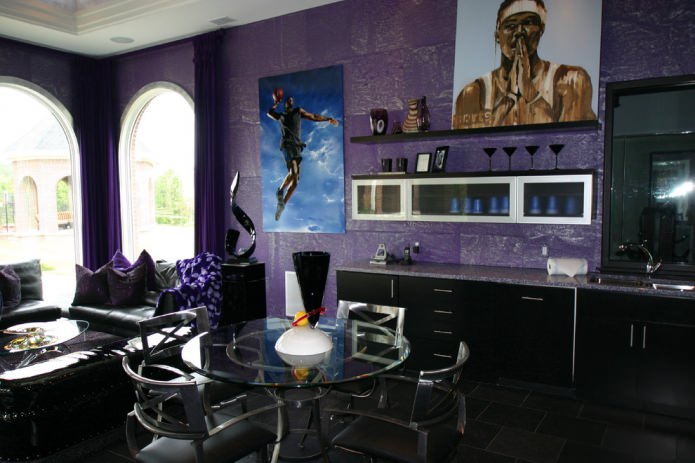 sala de estar preta e roxa