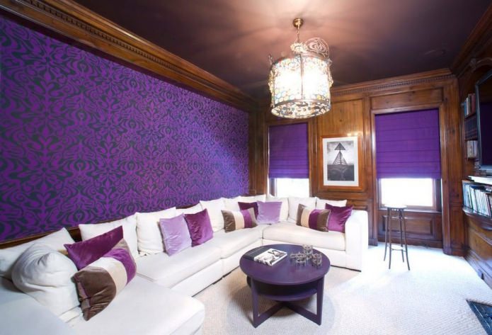 sala de estar marrom-roxo