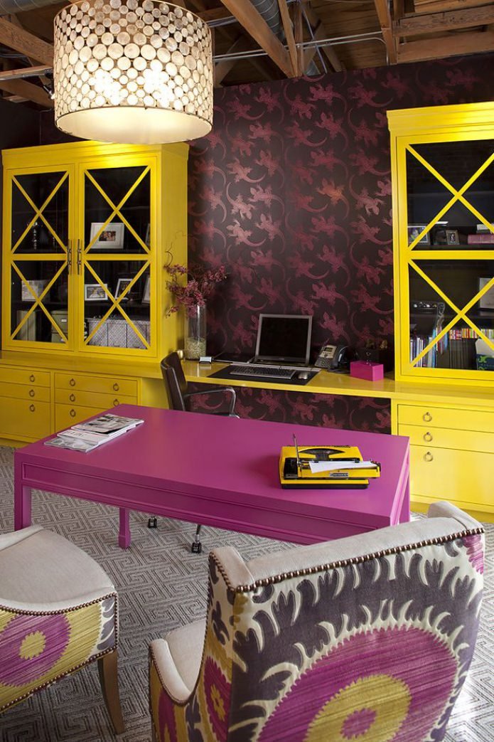 interior amarelo e roxo