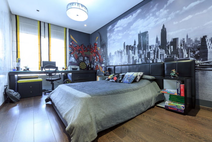 papel de parede fotográfico com imagem de uma cidade no quarto de um adolescente