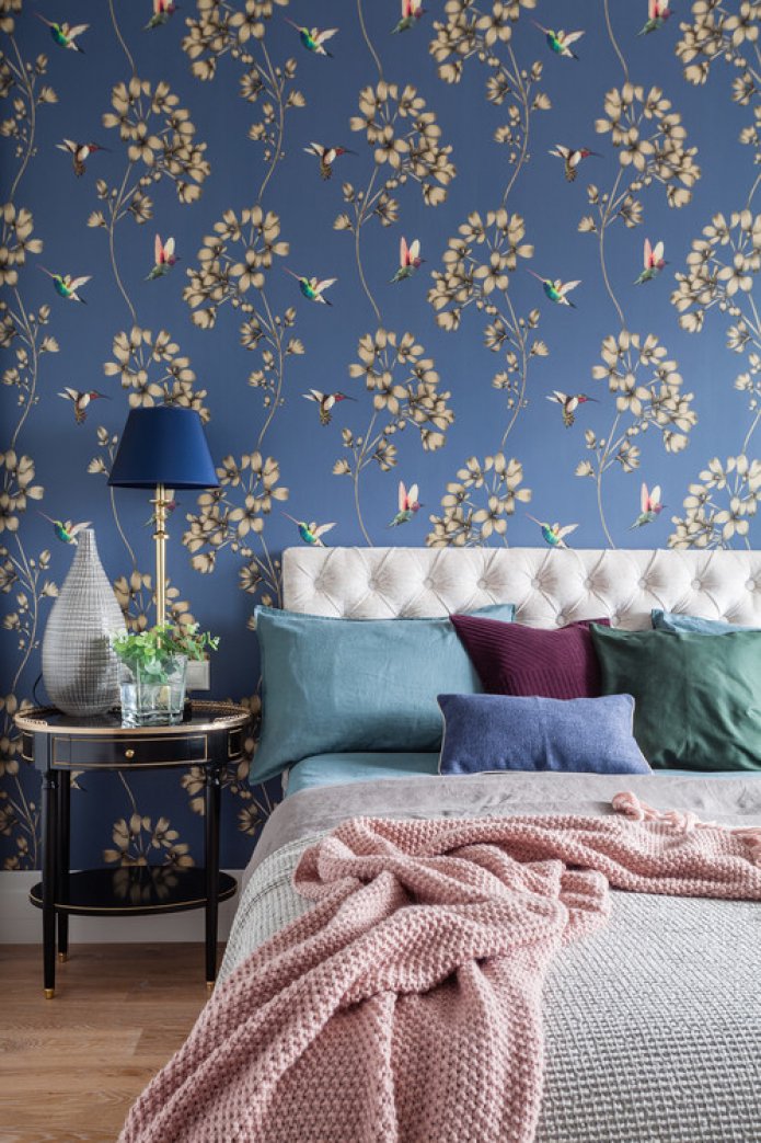papel de parede escuro com flores