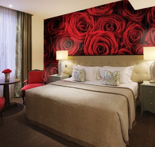 papel de parede fotográfico com rosas no interior