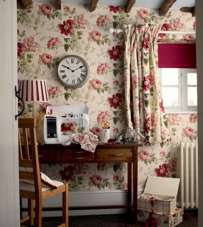 papel de parede com peônias no interior