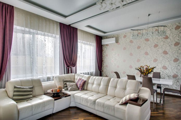 cortinas roxas na sala de estar