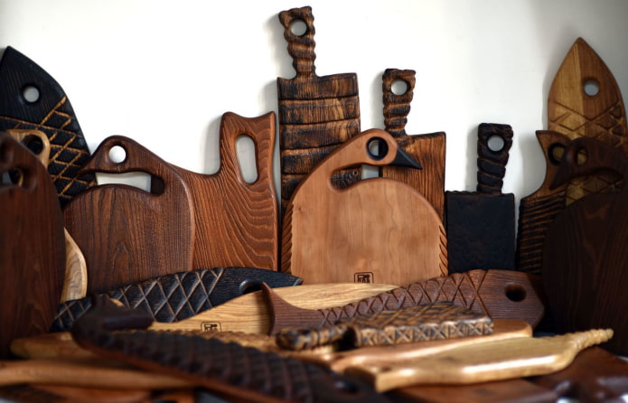 tábuas de corte queimadas