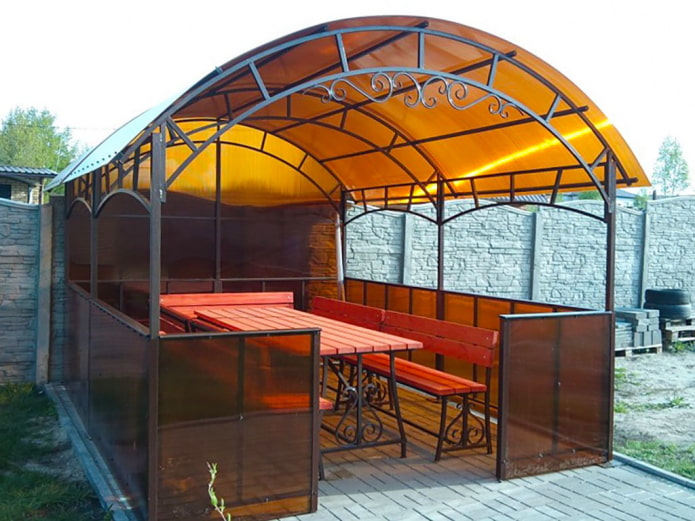 gazebo de policarbonato com forjamento