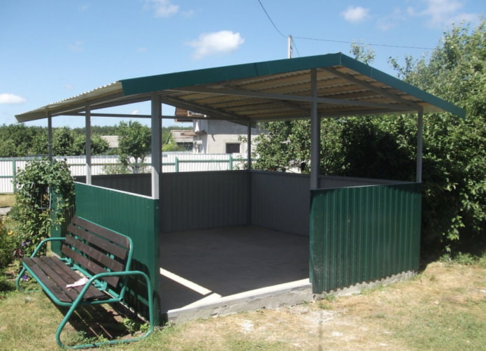 gazebo feito de telhas perfiladas