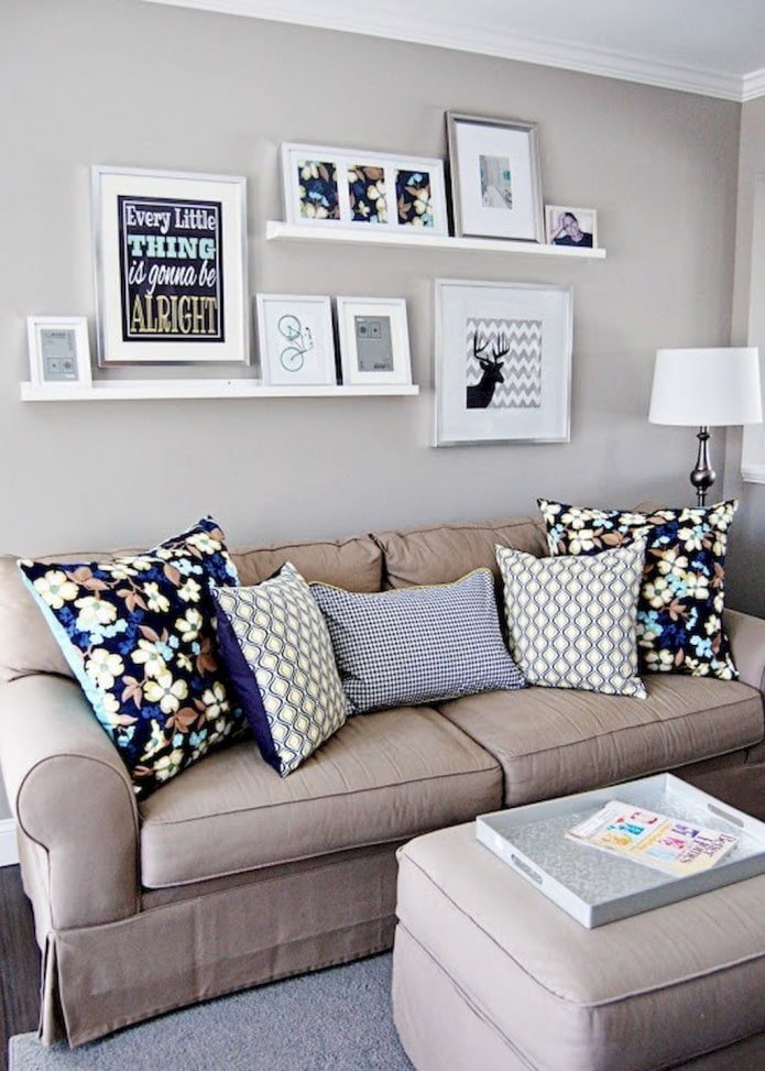 pinturas em prateleiras