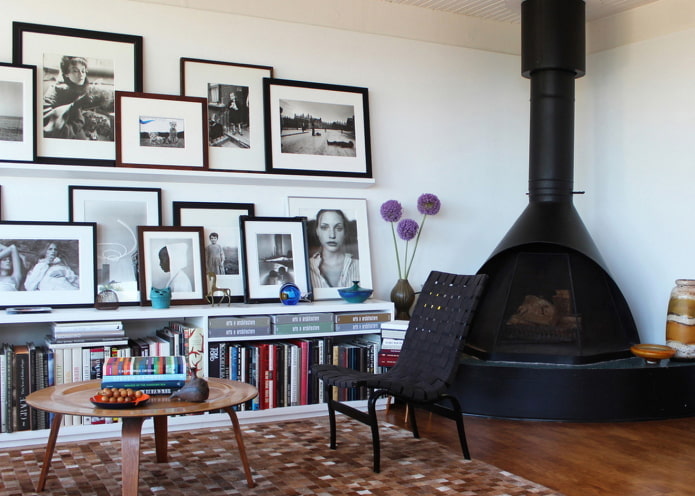 fotografias em preto e branco no interior