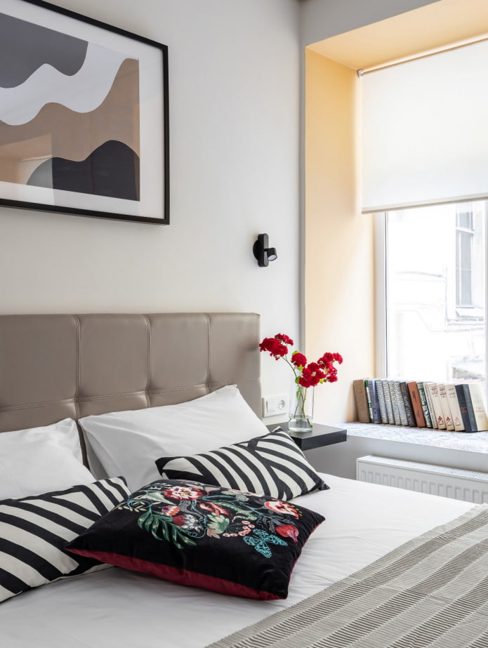 pistas pêssego em um quarto branco