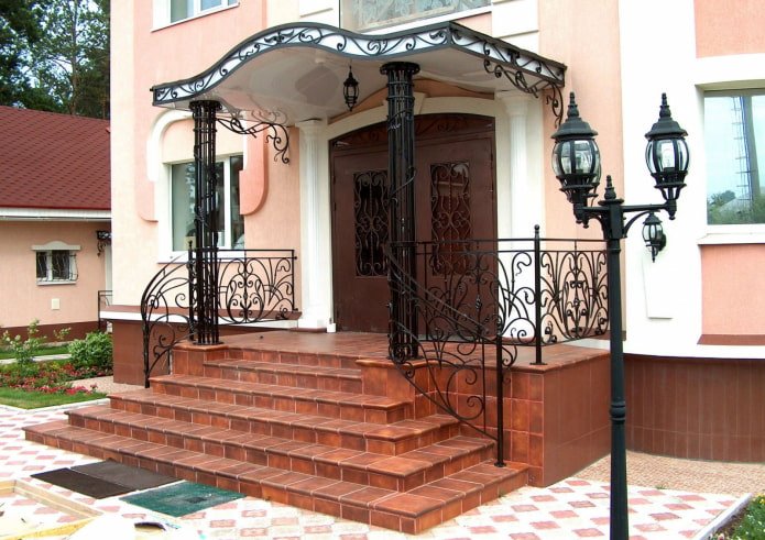 Decoração de entrada em ferro forjado