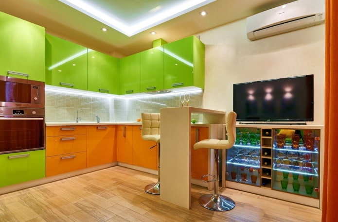 interior da cozinha em tons de laranja e verde