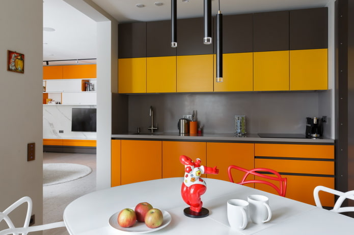 decoração no interior da cozinha em tons de laranja