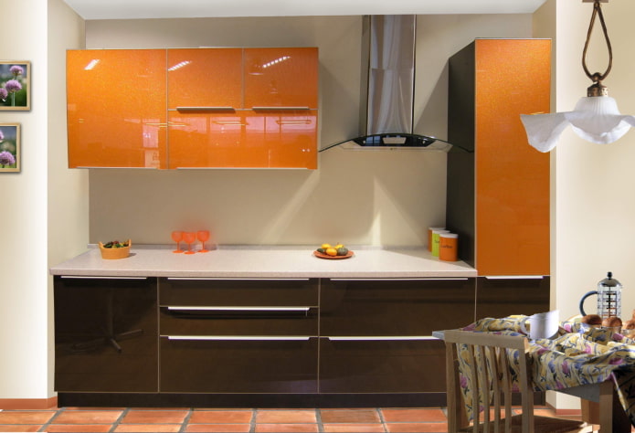 design de interiores de cozinha em tons de laranja