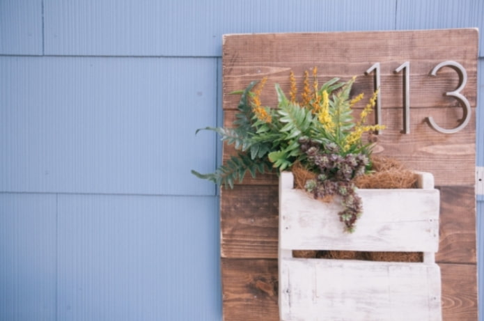 Placa com flores