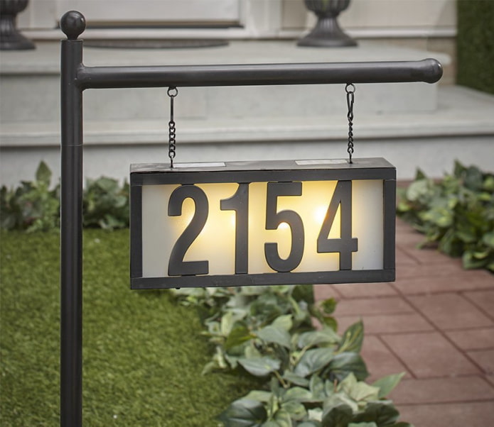 Placa suspensa com iluminação de fundo