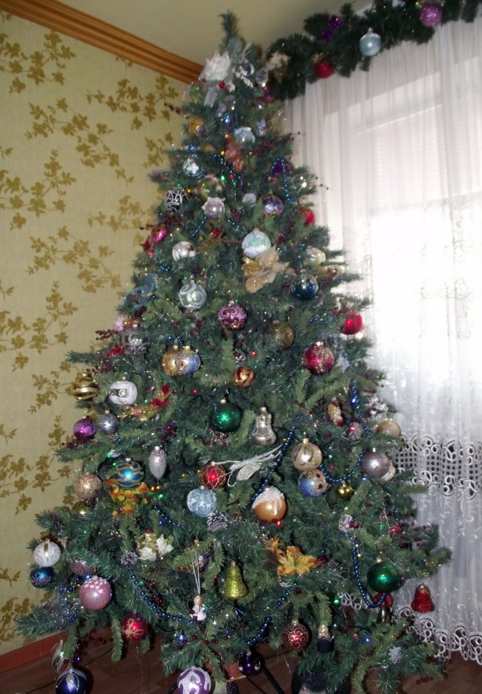 Árvore de Natal desleixada