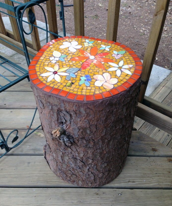 Mosaico em um toco
