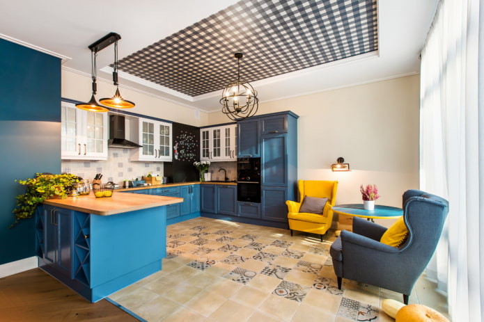 teto falso com lustre no interior da cozinha
