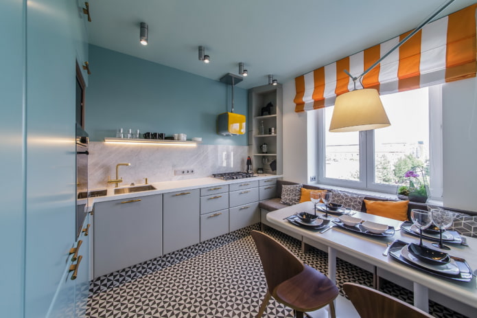 teto falso com holofotes no interior da cozinha