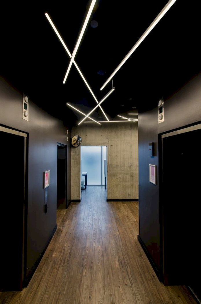 iluminação no interior do corredor