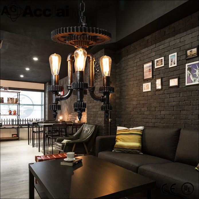 Lustre de estilo industrial com correntes