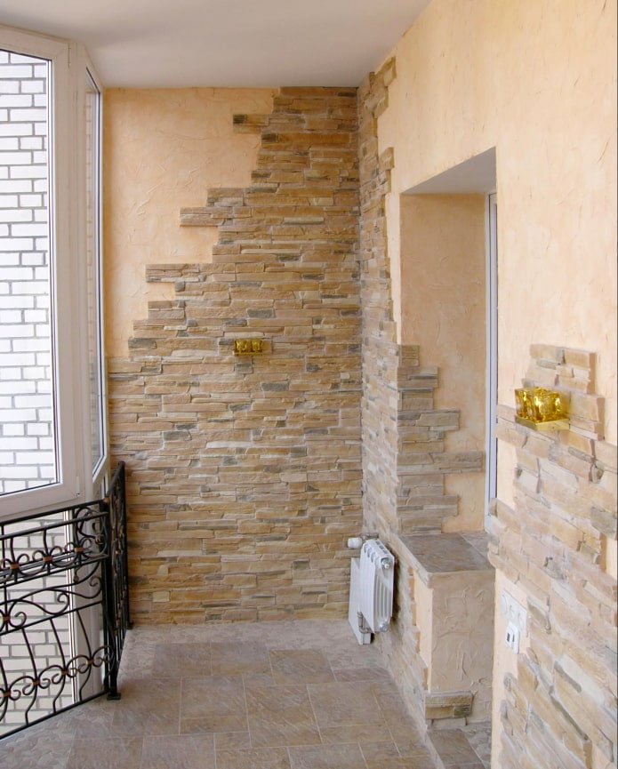 Gesso decorativo e pedra