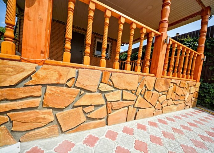 pedra na fachada da casa