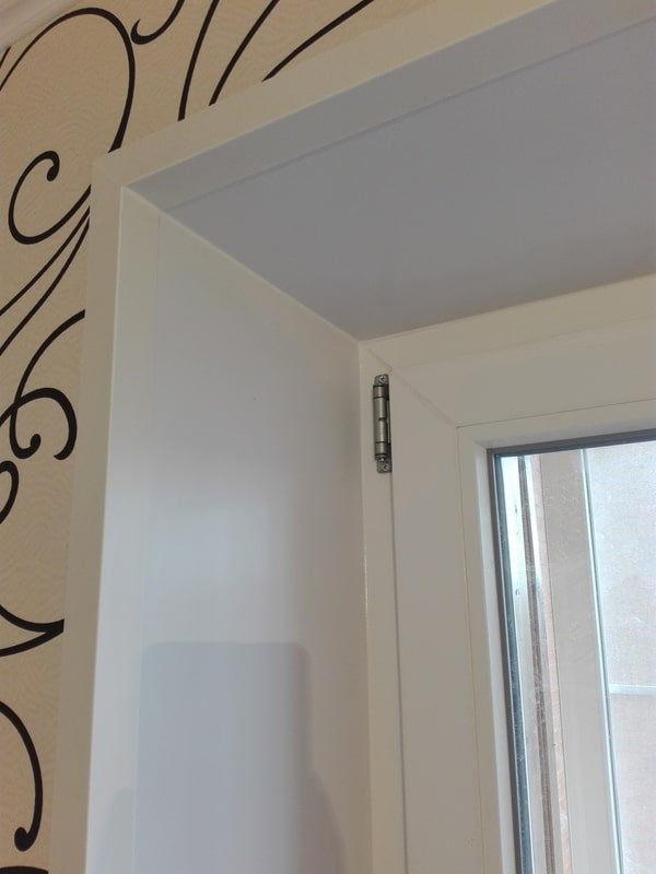 como decorar uma inclinação de janela com cantos de plástico