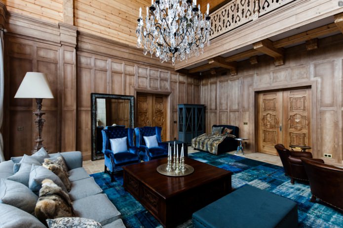 sala de estar com painéis de madeira