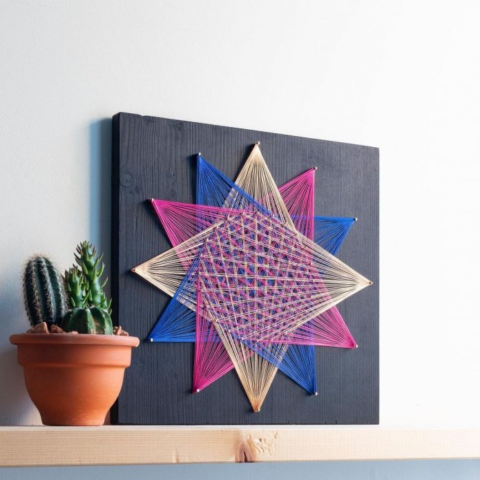 painel na técnica string art