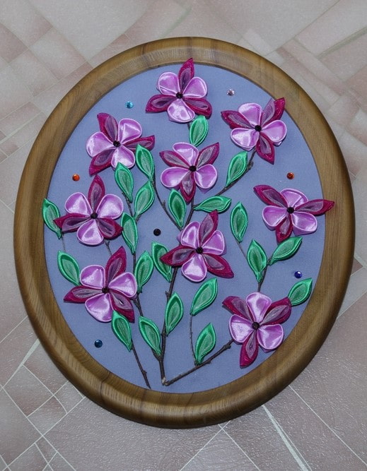painel de cozinha feito de kanzashi