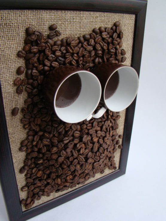 painel de cozinha feito de grãos de café