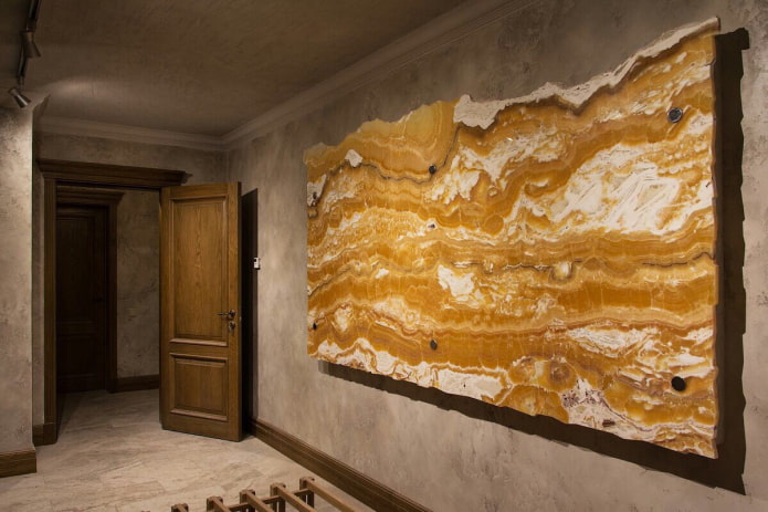 painel de parede de pedra no interior