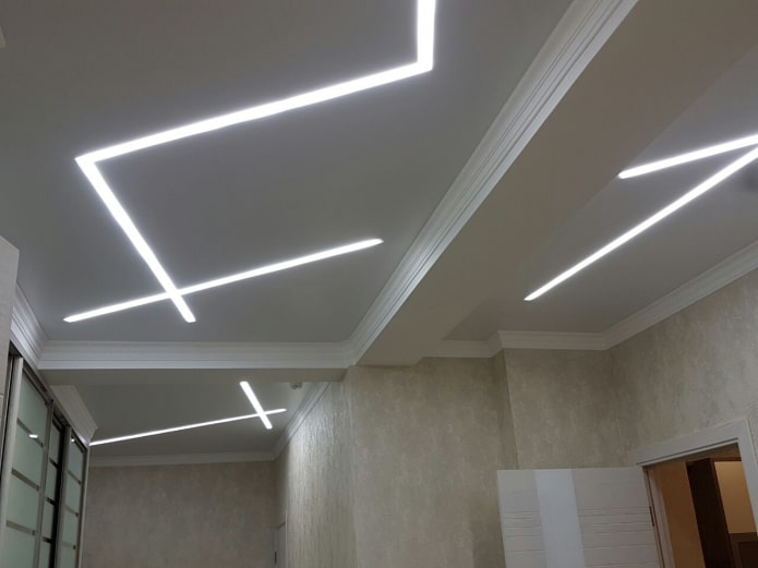 estrutura de teto com linhas flutuantes