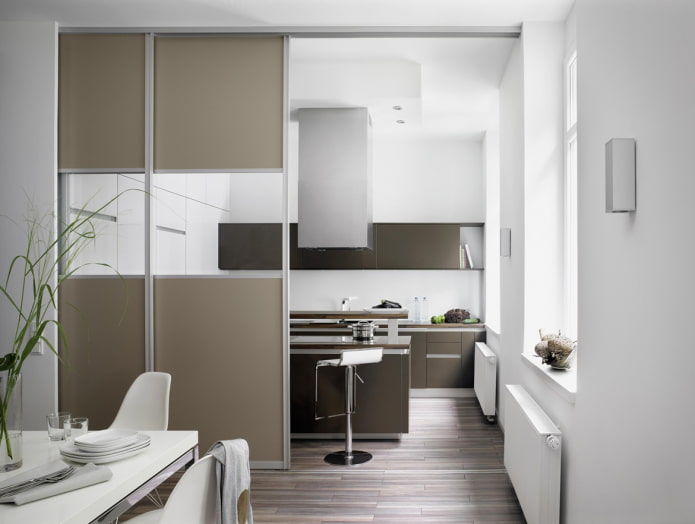 divisória no interior da cozinha-sala de jantar