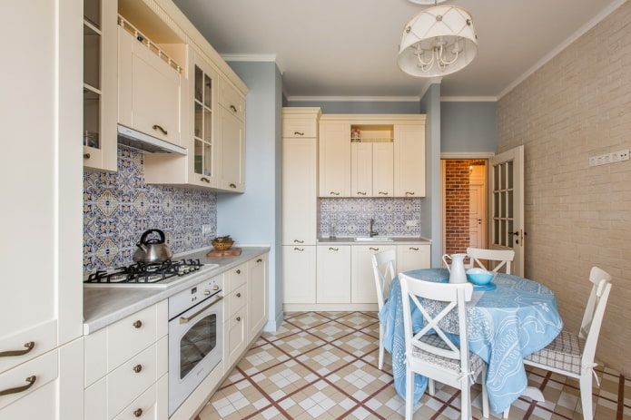 pisos de cerâmica na cozinha em estilo provençal