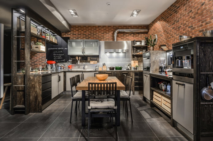 pisos de cerâmica pretos no interior da cozinha