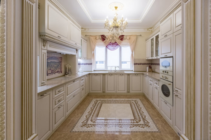 pisos de mosaico com painel no interior da cozinha
