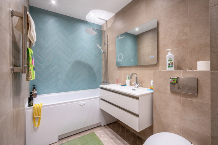 Azulejos bege grandes e turquesa diagonal